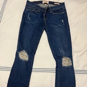Frame distressed skinny jean